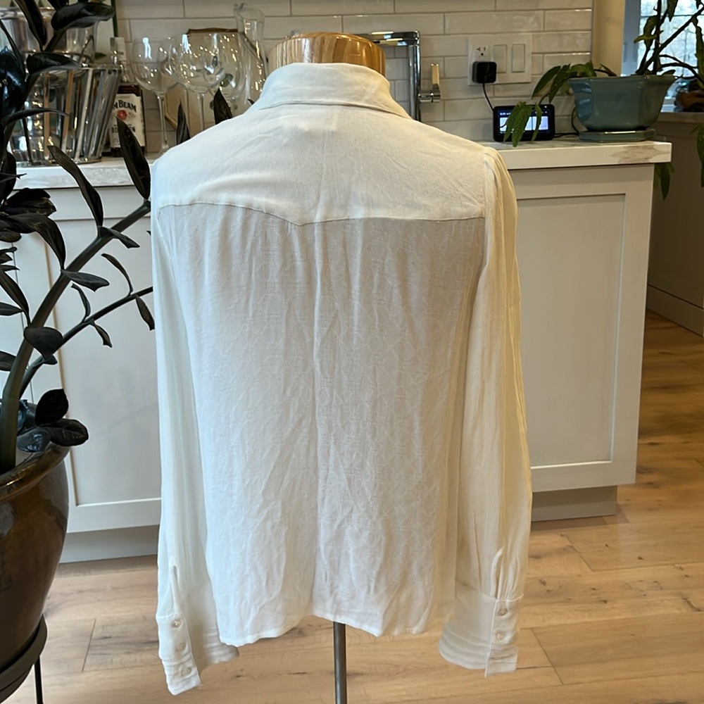 Elegant White Women's Top - Picture 7 of 10